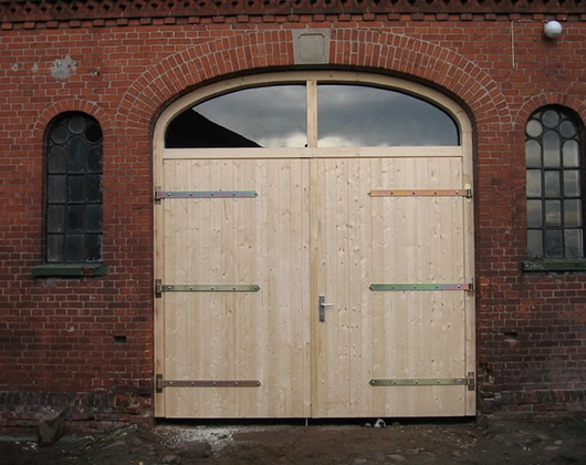 Galerie-Bild 6: Restauriertes Stalltor von Bruns Holzbau GmbH 