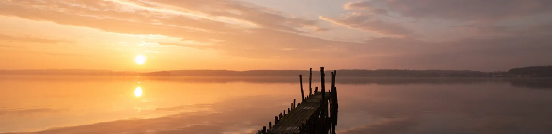 Sonnenuntergang am See bei Seebestattung